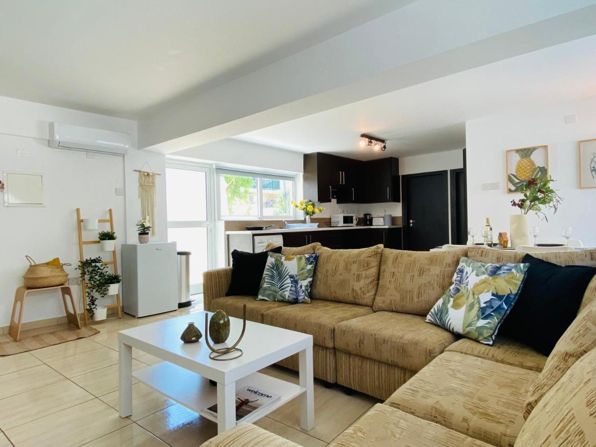 Serena'S 2-Br Apartment In Larnaca Exterior foto