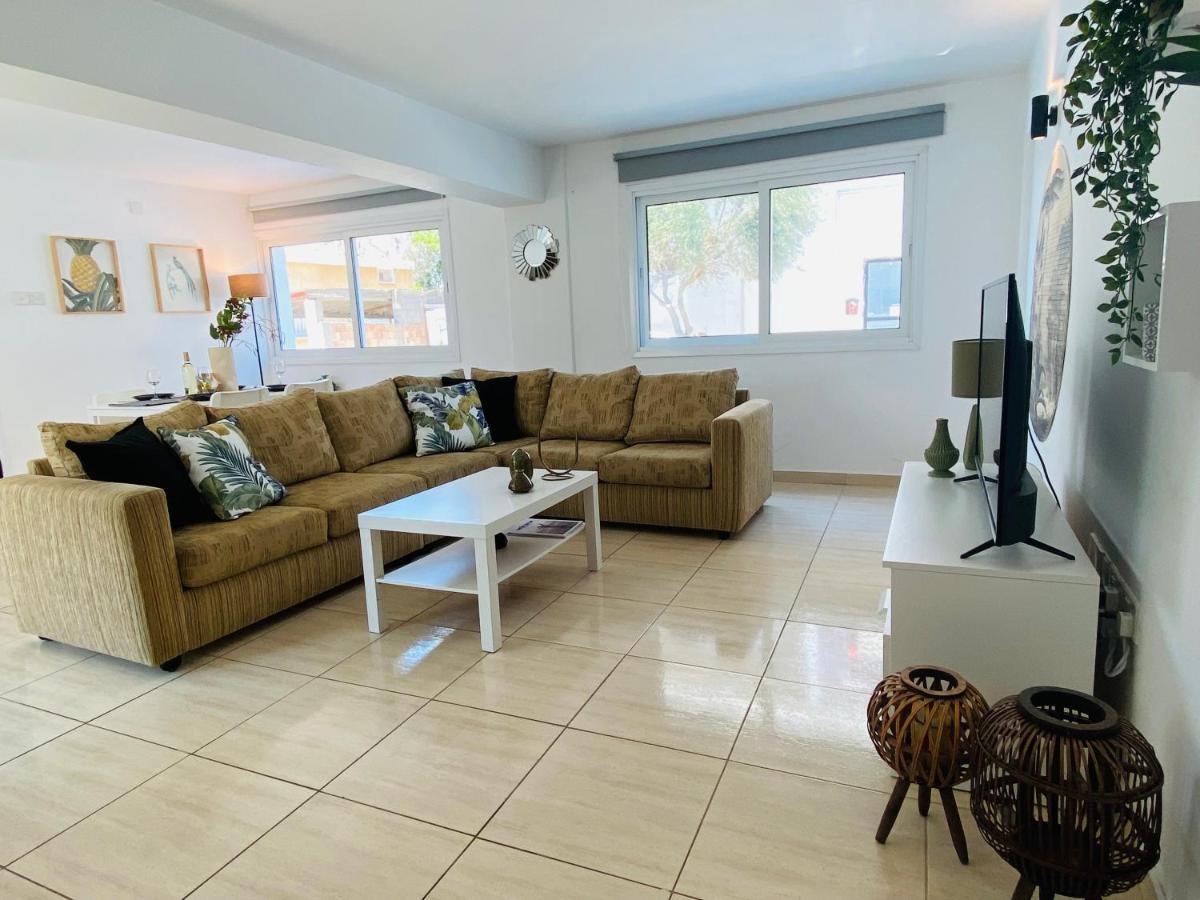 Serena'S 2-Br Apartment In Larnaca Exterior foto