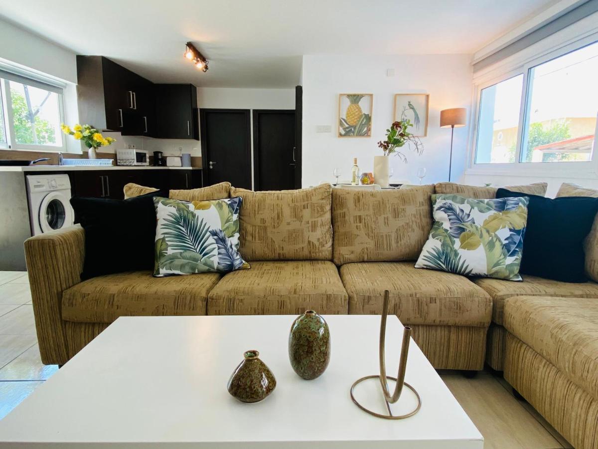 Serena'S 2-Br Apartment In Larnaca Exterior foto